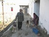 Personaggi e cani di un villaggio vicino a Bukhara